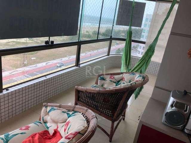 vende apartamento em Capão da Canoa, 130 m² mobiliado, 3 dormitórios com suite, sala com sacada, churrasqueira e lareira, 2 vagas separadas coberta, 2 depósitos, andar alto, frente para mar e da santi