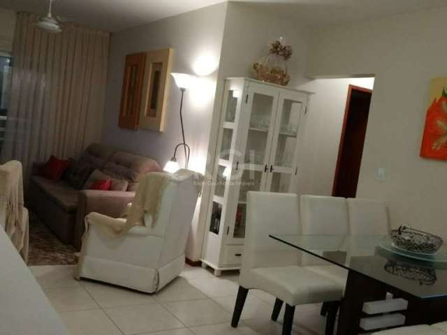 Em Florianópolis apartamento de dois dormitórios sala com sacada e churrasqueira, cozinha, área de serviço, salão de festa, garagem. tem inquilino mas sai logo.