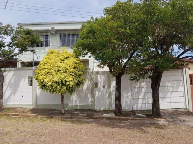 Casa no bairro Aparício Borges. 04 dormitórios, 03 banheiros, sendo dois com aquecedor a gás e um elétrico, ampla sala cozinha, churrasqueira, pátio com piscina e jardim. Imóvel fica semi mobiliado co