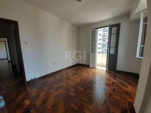 Apartamento  73,33 m²  de FRENTE -  2 dormitórios no Centro Histórico, esquina Borges e Fernando Machado, living dois ambientes com sacada, cozinha, banheiro social com ventilação natural e lavanderia