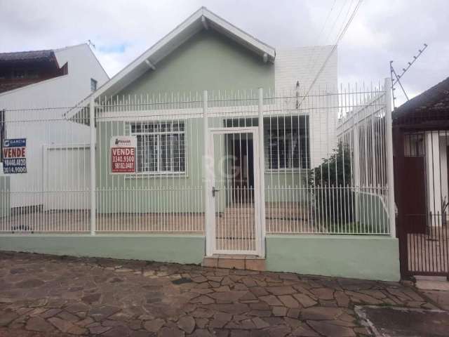 Casa dois dormitórios no bairro Sarandi. &lt;BR&gt;Casa ampla de dois dormitórios, living, sala de jantar, banheiro social. Cozinha, despensa ou um terceiro quarto, garagem coberta para um carro e loc