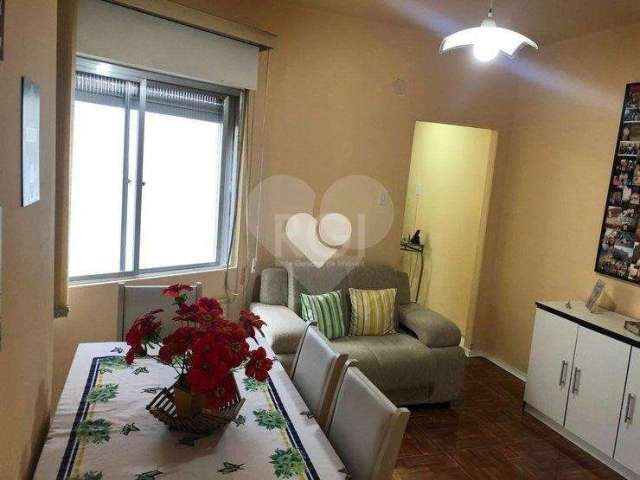 Apartamento de 02 dormitórios , sala dois ambientes, banheiro social, andar alto com excelente vista , todo reformado, piso frio em todo o apartamento, bem iluminado e super ventilado, prédio com elev