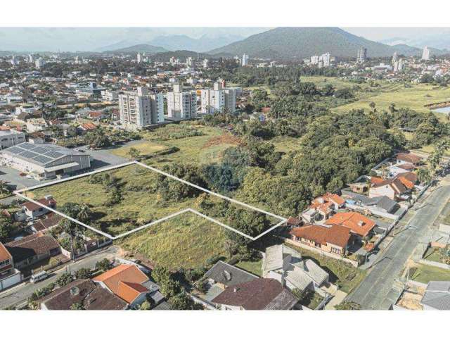 Ótimo terreno para Investimento com 6.045 m²