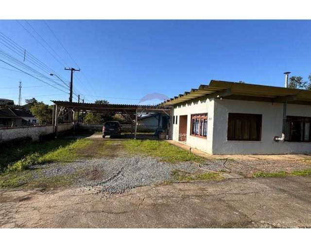 Casa à venda com amplo terreno em Indaial no Bairro Encano