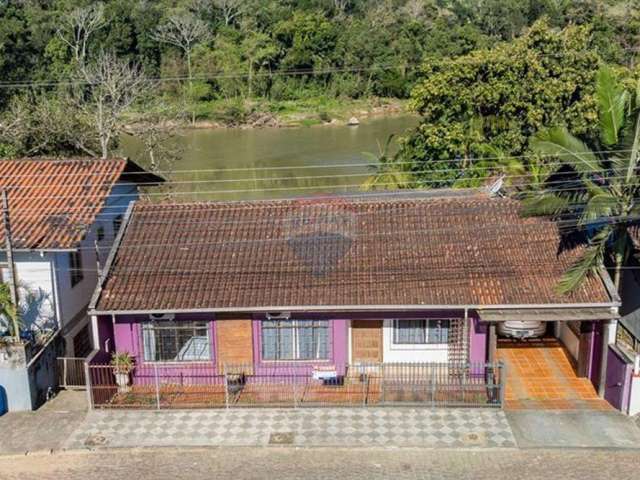 Casa com vista para o Rio Itajaí-açu