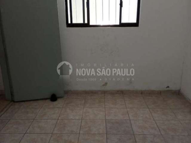 Casa com 1 quarto para alugar na Rua Modesto Álvares Dias, 46, Conceição, Diadema, 35 m2 por R$ 750