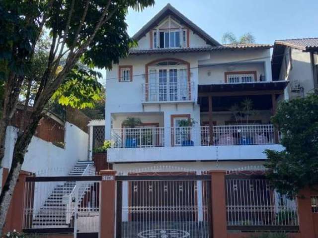 vende Oportunidade Única! Casa ampla, decorada de Alto Padrão no Bairro Chácara das Pedras Eem excelente estado.&lt;BR&gt;&lt;BR&gt;Esta é a casa dos seus sonhos! Localizada em um dos bairros mais des