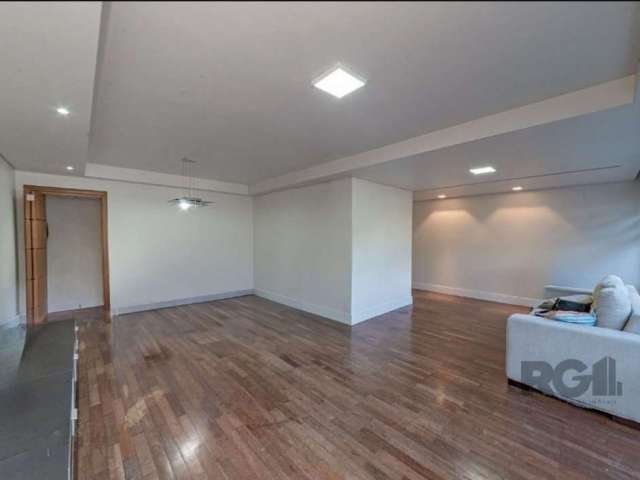 Vendo excelente apartamento de frente com 131 m², sendo 3 dormitórios, 1 suíte, 4 banheiros, living 3 ambientes, todo envidraçado, lavabo, cozinha, dependência completa, banheiro auxiliar, 1 vaga de g