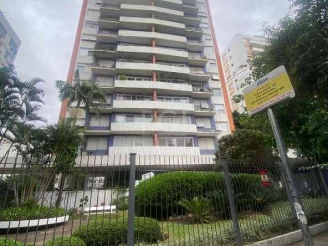 Semi mobiliado. Maravilhoso, apartamento de frente,  com 195m2 privativos, totalmente repaginado,  a passos do Parcão, orientação norte/leste com muita luminosidade e ventilação direta.3 Dormitórios (