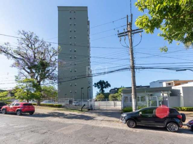 Apartamento no bairro Glória em Porto Alegre. Semi mobiliado, móveis planejados, andar alto com vista livre, ótimo iluminação natural. Possui 2 dormitórios, banheiro social, living para dois ambientes