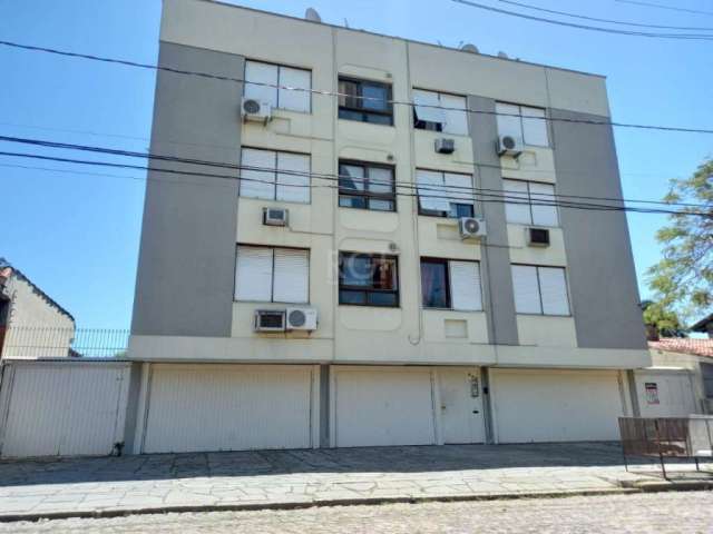 Apartamento semi-mobiliado com 54,01m² de área privativa. Contém 2 dormitórios, cozinha, sala de estar, banheiro e 1 vaga coberta, piso parquet, com janelas grandes muito iluminado e arejado.Permanece