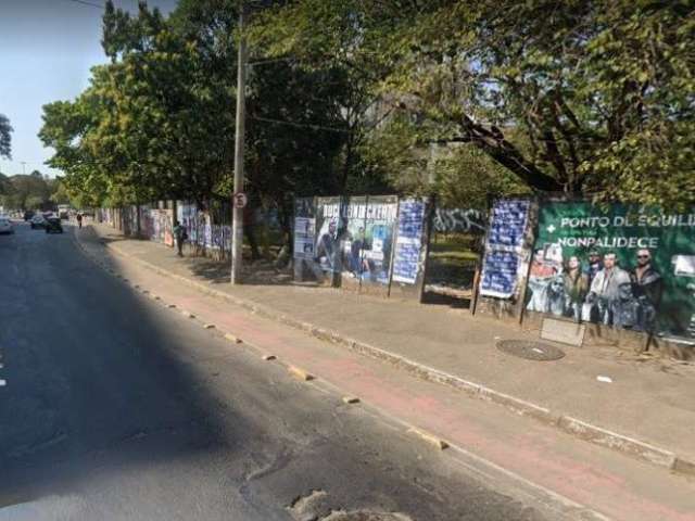 Terreno na cidade baixa em um dos pontos mais nobres e valorizados. Excelente opção para construção. Estuda permuta.