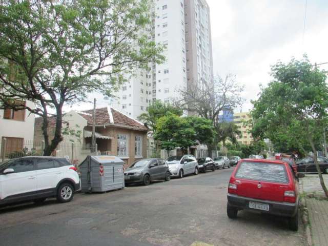 Vende terreno no menino deus com ótima localização, tendo 477,18 m² ( 6,60 m x 72,30 m ) na rua marcílio dias, próximo da av. Ipiranga, av. Getúlio vargas, shopping praia de bellas, tribunal regional 