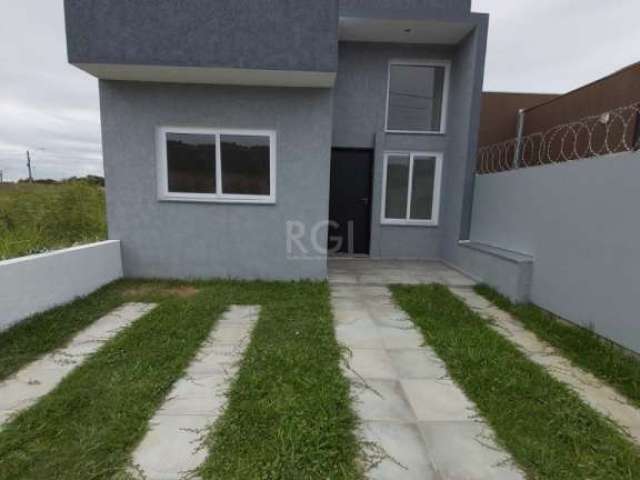 Ótima casa três dormitórios sendo uma suíte, cozinha amplo living dois ambientes, Pé  direito alto, lareira, jardim de inverno, porcelanato, pátio nos fundos área de serviço e churrasqueira, vaga dois