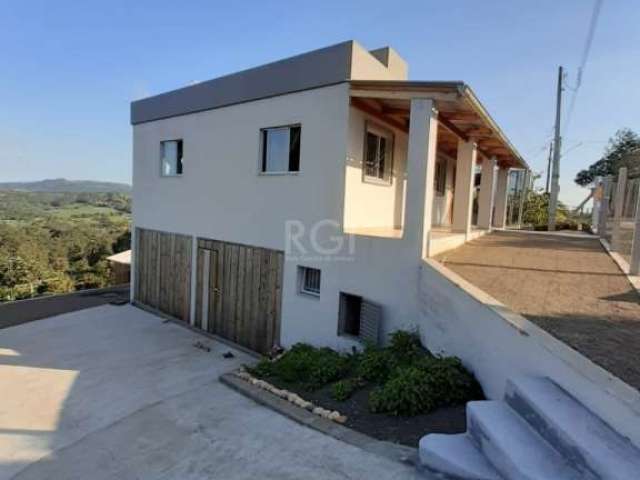 Vende ótima casa de campo em Morungava na parte alta com uma linda vista,  com 3 dormitórios, 1 suíte, 1 banho social, living para 3 ambientes, lareira, cozinha ampla com churrasqueira e fogão a lenha