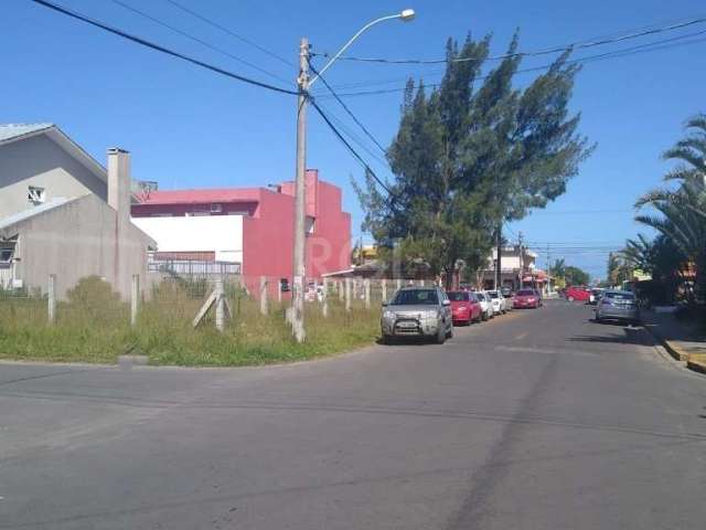 Terreno de esquina, 300m2, dimensões 12x25, muito bem localizado, apenas uma quadra da avenida Paraugassu, divisa com lote do terreno da Brigada Militar, próximo ao comércio local (farmácia, lojas, re