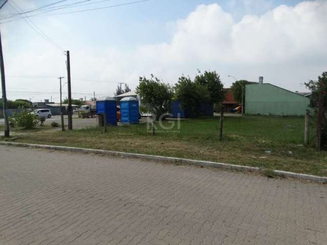 Terreno urbano em Xangri-lá. Localizado na praia Noiva do Mar/Xangri-lá, de esquina com as duas principais avenidas da praia. Perfeito para construção de lojas comerciais com estacionamento de frente 