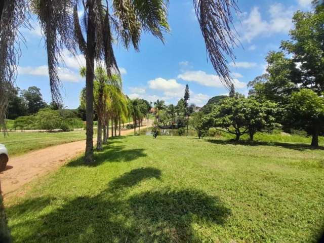 ÁREA INCRÍVEL EM GUAÍBA&lt;BR&gt;15 HECTARES&lt;BR&gt;&lt;BR&gt;Dimensões 128,69x1.328,00x127,80x1362,50.&lt;BR&gt;&lt;BR&gt;Casa de alvenaria com 150m², com três dormitórios, sendo um deles suíte com