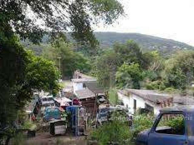 Terreno na Agronomia com 3.300 m², ideal para construtora, frente à UFRGS.&lt;BR&gt;&lt;BR&gt;Tem dívida de  IPTU  a  negociar.