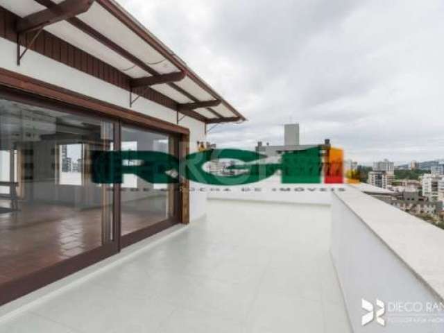 Localizada na Avenida Palmeira, próximo ao GNU. Cobertura com vista infinita para o nascer e pôr do sol! São 282 m² privativos, cobertura vertical, no andar inferior living para dois ambientes, cozinh