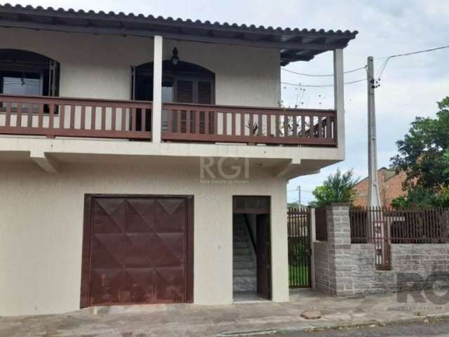 Casa 3 dormitórios, 1 suíte, duas sacadas, sala, escritório, cozinha e banheiro piso frio, despensa, lavanderia, jardim de inverno, poço de luz, garagem para 4 carros, pátio + loja.