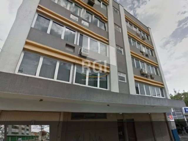 Excelente sala comercial desocupada e de frente, com ar condicionado, wc auxiliar, ensolarada e vista. &lt;BR&gt;Edifício com elevador.&lt;BR&gt;Possibilidade de interligação da sala 401 com a 402, fi