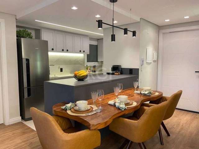 Apartamento finamente mobiliado com 53m² distribuídos em 1D, banheiro, living com sacada e integração à cozinha. 100% de automatizado - Cortinas, som, ar condicionado, eletros e iluminação, além de fe