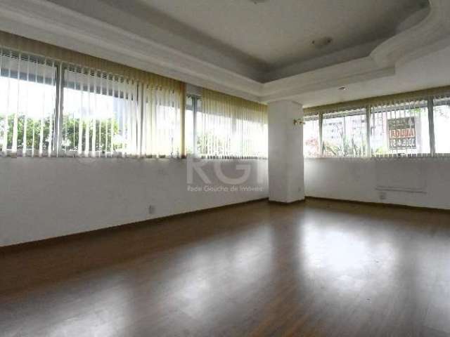 - SALA COMERCIAL - Imóvel  36,80 m², piso em  laminado, posição lateral, quinto andar com elevadores, 1 lavabo, 1 vaga de box coberta N 2 (o valor do box é separado), portaria 24 horas. Localizado nas