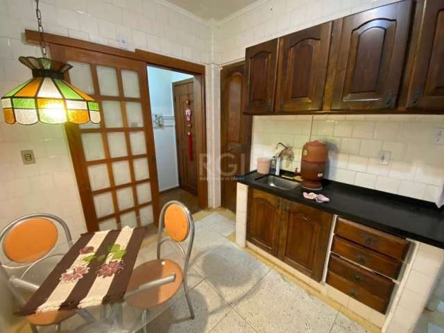 Vende-se apartamento garden, de 2 quartos (dormitórios), living  estendido amplo em dois ambientes, cozinha, churrasqueira, área de serviço independente, banho social. Prédio com elevador, porteiro el