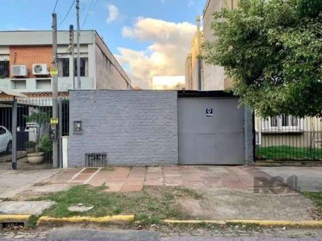 Maffer aluga depósito no bairro Rio Branco. Com 187m², Possui um quitinete semi-mobiliado com piso cerâmico e um banheiro. Possui portão eletrônico. Localização privilegiada, próximo ao Hospital de Cl