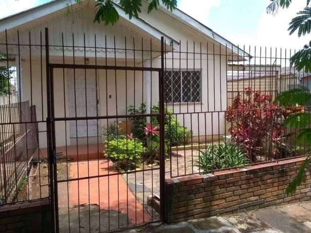 Ótima casa reformada de 2 dormitórios, sala, 1 banheiro e 1 cozinha com área de serviço. Localizada a poucos metros da Av. Baltazar de Oliveira Garcia. Casa em processo final de documentação para fina