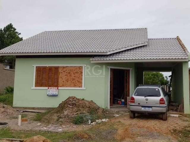 Casa Nova  em Rondinha   . com três dormitórios  sendo uma suite , banheiro social , sala de estar com lareira , cozinha com churrasqueira , patio e jardim  , vaga para um carro coberta