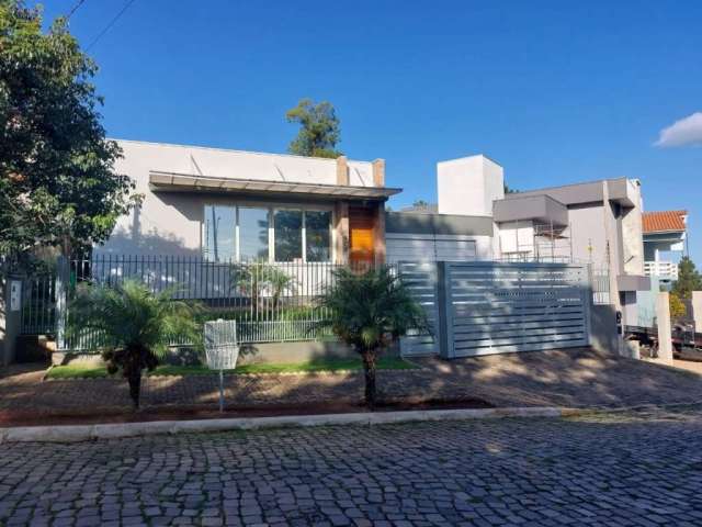 Você procura uma casa ampla e confortável para sua família em uma região tranquila e aconchegante? Então esta pode ser a sua chance! Apresentamos uma belíssima casa à venda em Sapiranga, RS, com tudo 