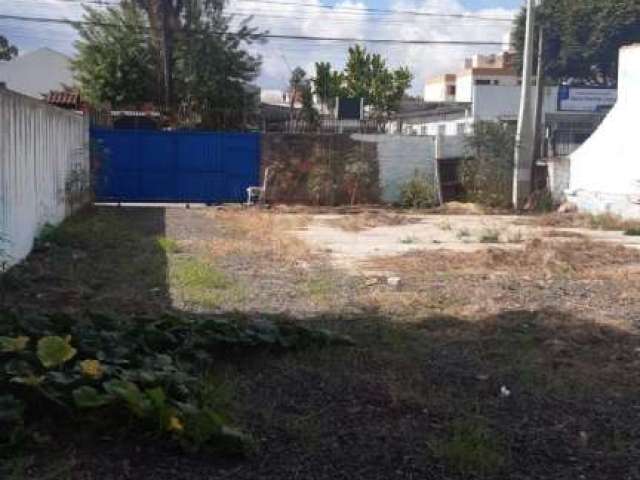 Terreno 11x30 com área total de 330m², ótima localização. Agende uma visita com um dos nossos corretores especialistas.