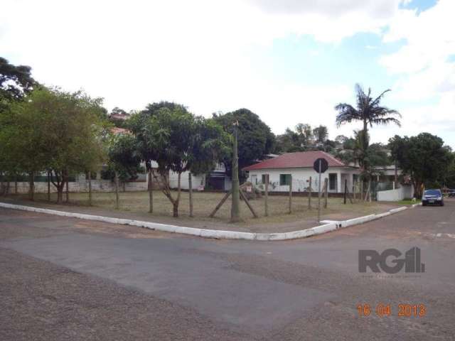 Excelente terreno de esquina a venda em Novo Hamburgo, bairro Guarani. Possui 510m² e está muito bem localizado. Aceita financiamento.