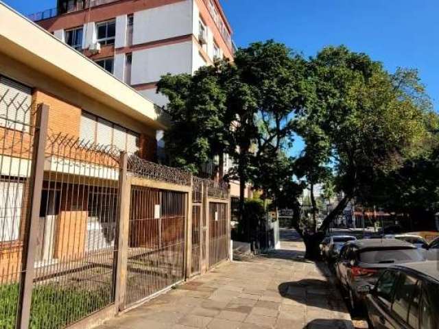 Casa comercial  na rua Liberdade, Bairro Rio Branco - Porto Alegre - RS, junto a avenida Goethe e Parcão, com aproximadamente 320m², 2 pavimentos,  terreno  com 242m²,  sendo 11,12m de frente,  junto 