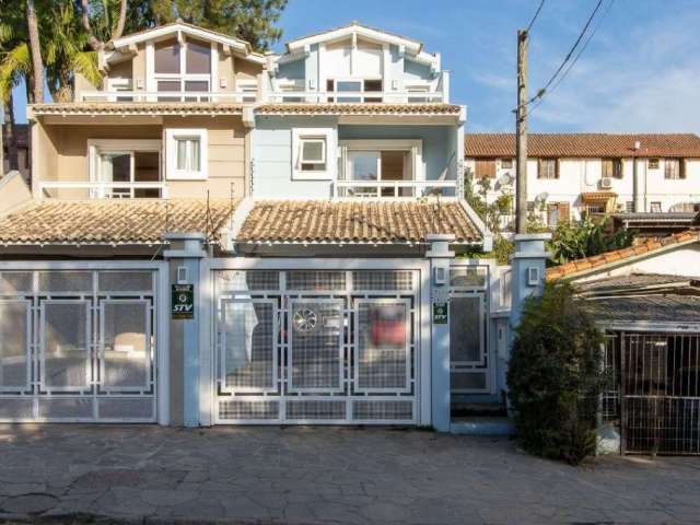 Charmosa casa no coração da Zona Sul. &lt;BR&gt;Casa com 4 dormitórios sendo 1 suíte com varanda com uma bela vista para o pôr do sol, cozinha planejada, ampla sala, churrasqueira, lavanderia, lavabo 