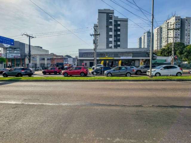 Excelente Terreno com 720m², plano, em local com vários recursos como: Supermercado, Restaurantes, Farmácias, Escolas, Academia, transporte.&lt;BR&gt;&lt;BR&gt;O bairro Cristal, em Porto Alegre, fica 