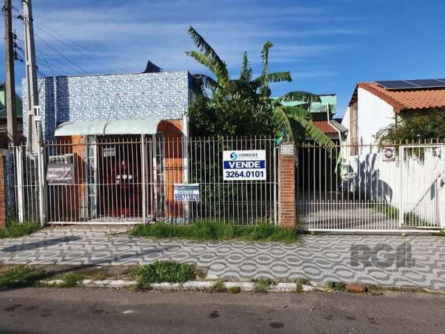 Vendo casa com 2  dormitórios, sala, cozinha, 2 banheiros, garagem para  2 carros, terreno 10 X 34m , &lt;BR&gt;Com estrutura para + 1 piso, ao fundo casa alvenaria  com 1 dormitório e  demais  peças.