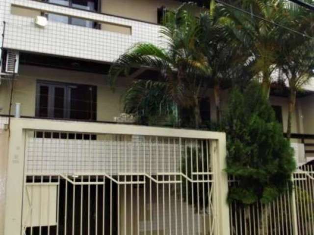 Vendo excelente apartamento duplex com 184,14m² privativos, 03(três) dormitórios, sendo 1(uma) suíte, 2(dois) banheiros sociais, sala, cozinha, espaço para 2(dois) ambientes, churrasqueira, próprio sa