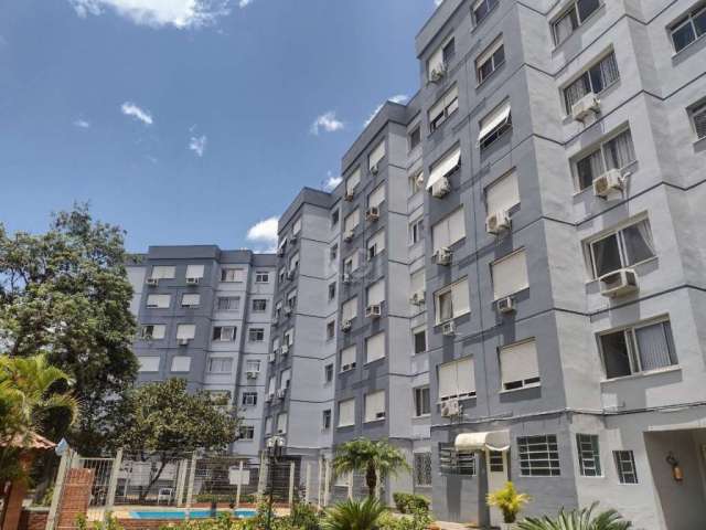 Impecável apartamento 02 Dormitórios localizado em importante via no Bairro Cavalhada.   &lt;BR&gt;62,55 m² privativos, reformado - DESOCUPADO&lt;BR&gt;Amplo living 02 ambientes, 02 dormitórios, cozin