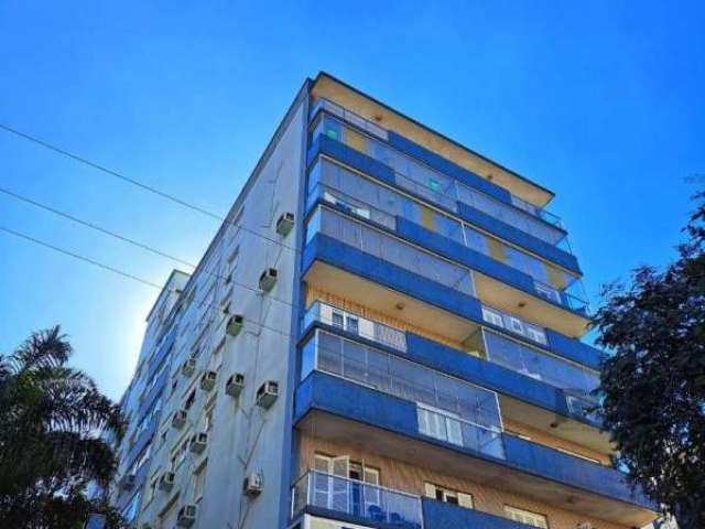 Vendo excelente cobertura com vista cinematografia, no Bairro Floresta.&lt;BR&gt;&lt;BR&gt;3 dormitórios, com 2 sacadas, 1 suíte. de frente.&lt;BR&gt;Sala com 2 living bem amplos, sala de jantar, copa