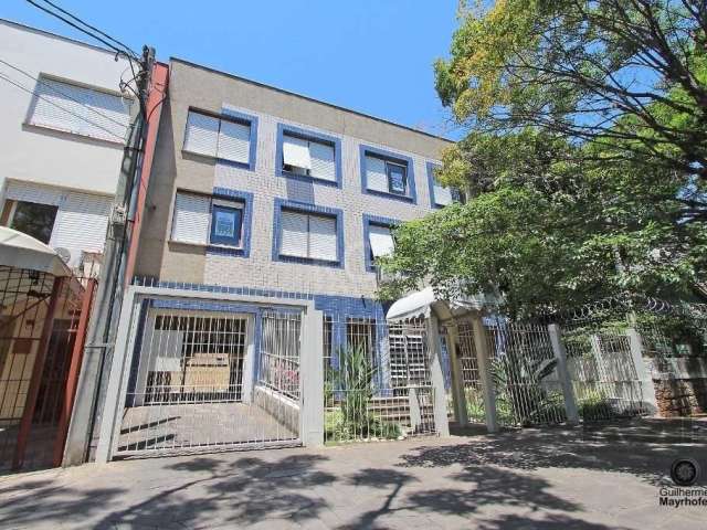 Vende-se apartamento desocupado, com 1 dormitório, reformado, 1 banheiro, piso parquet, com sintético, cozinha ampla, área de serviço independente, living em ambientes, ,com a pintura nova....&lt;BR&g