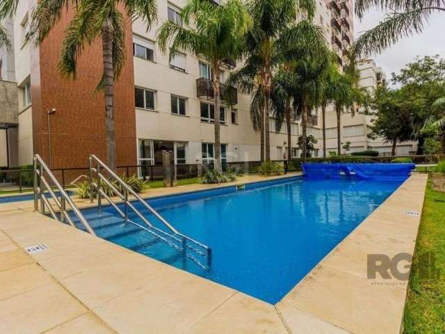 Excelente apartamento à venda no bairro Menino Deus em Porto Alegre. Com 2 quartos sendo 1 suíte, 2 banheiros, sala de jantar, sala de estar, área de serviço e churrasqueira. Condomínio com ótima infr