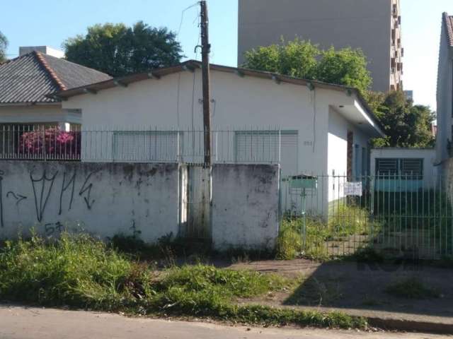 CASA em ótima localização, 3 dormitórios, sala, cozinha, área de serviço, pátio, 1 vaga de garagem coberta. Agende uma visita com um dos nossos corretores especialistas.