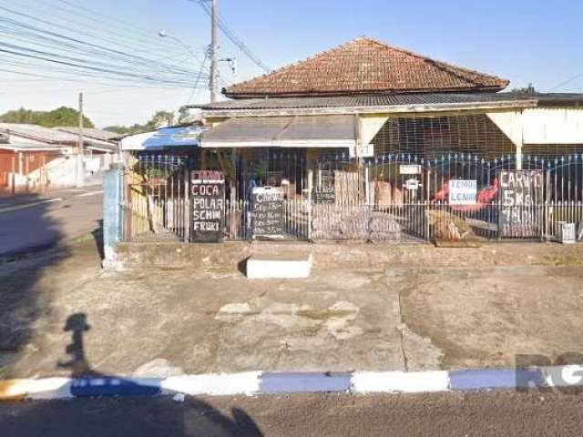 Terreno 300,00m², com uma casa em cima, bem localizado. Agende uma visita com um dos nossos corretores especialistas.