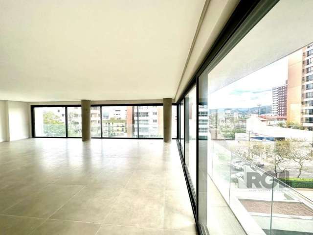 NOVO  1 apartamento por andar com 223m2 de área privativa.&lt;BR&gt;&lt;BR&gt;03 suítes (sendo 1 master com 48m2)&lt;BR&gt;4 vagas de garagem&lt;BR&gt;&lt;BR&gt;Características do condomínio:&lt;BR&gt