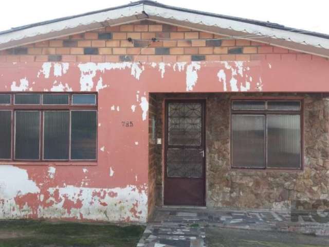 Terreno plano bem localizado área total de 300m², possui uma casa em cima, agende uma visita com um dos nossos corretores especialista.