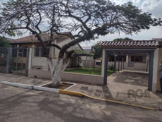 Casa semi mobiliada, 2 dormitórios, 2 ar condicionados, sala estar e jantar, cozinha, área de serviço, churrasqueira, pátio, gradeado, garagem para até 3 carros. Agende uma visita com um dos nossos co