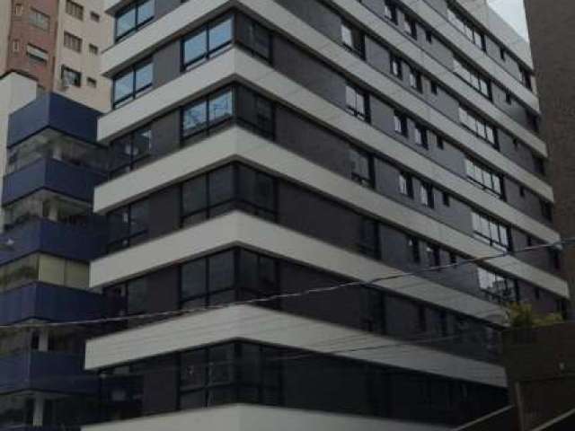 Apartamento novo, em área nobre de Torres, nas quatro praças, próximo à praia, com duas suítes, churrasqueira, ótimo acabamento, fechamento de janelas com black out, vaga de garagem, área de lazer na 